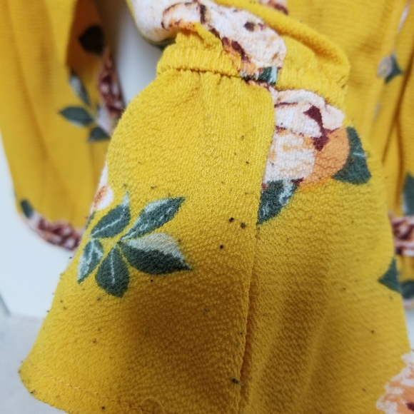Cute yellow long-sleev blouse size small - Picture 4 of 5